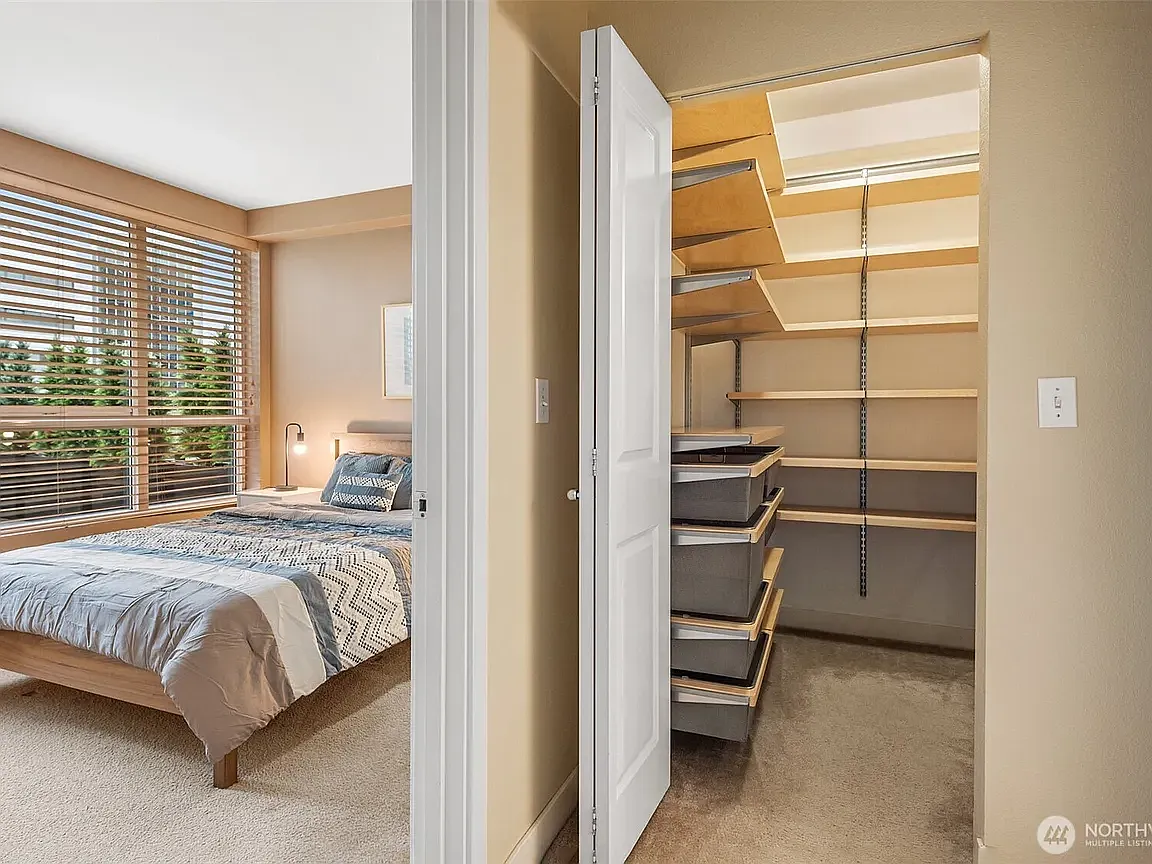 2 bed, 945 sqft, $3,700 — Photo 4