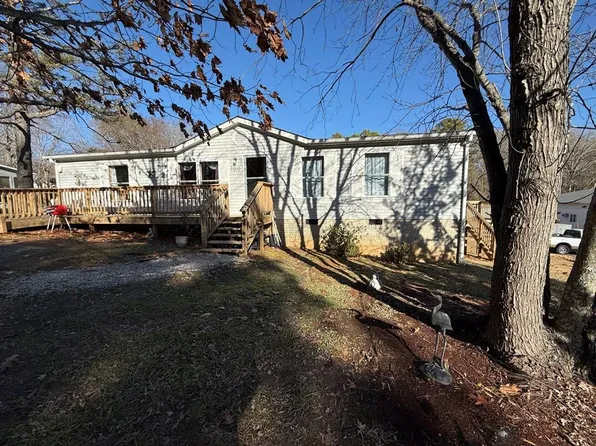 100 Woodland Dr, Clarksville, VA 23927