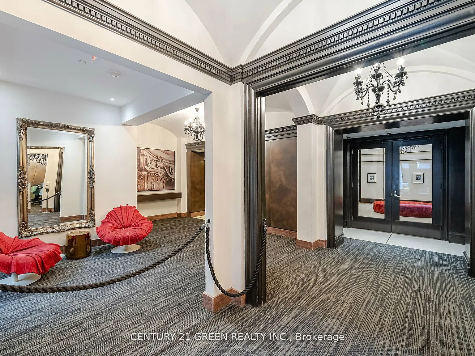 197 Yonge St — Photo 4