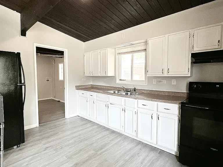 15043 Meadow Ln — Photo 5