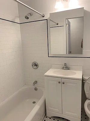 Rented by Manhattan Realty Group | media 27