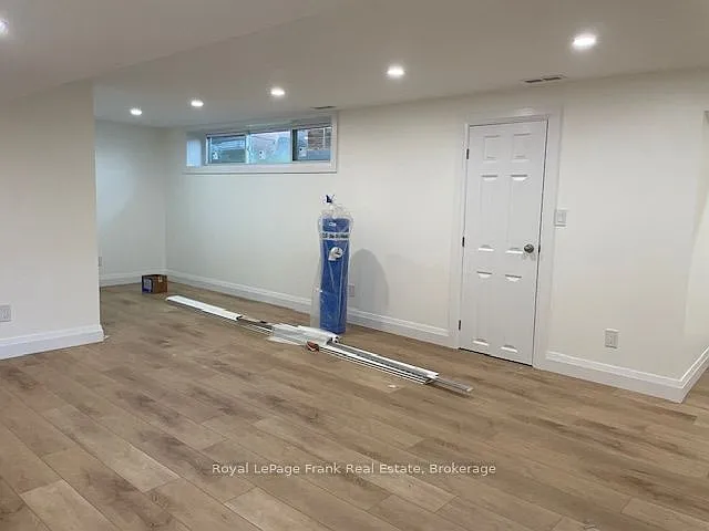 48 Parkside Dr — Photo 2