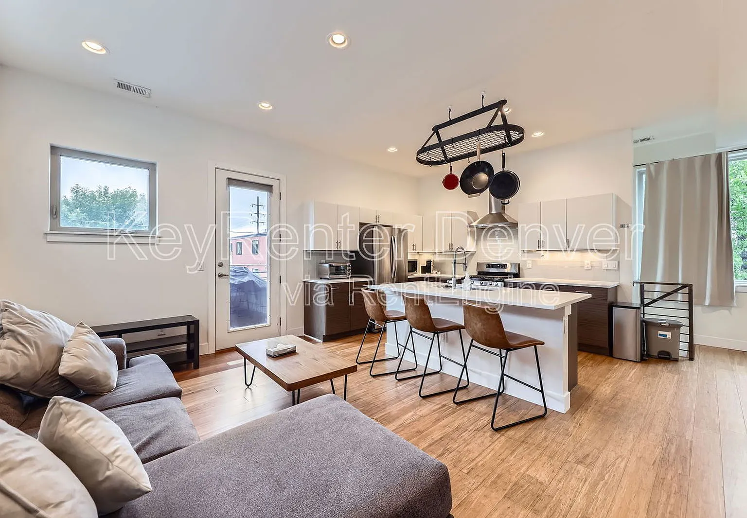 2 bed, 2.5 bath, 1215 sqft, $3,000 — Photo 1