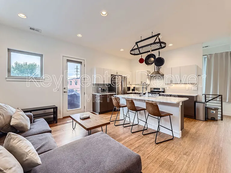 1212 N Perry St — Photo 1
