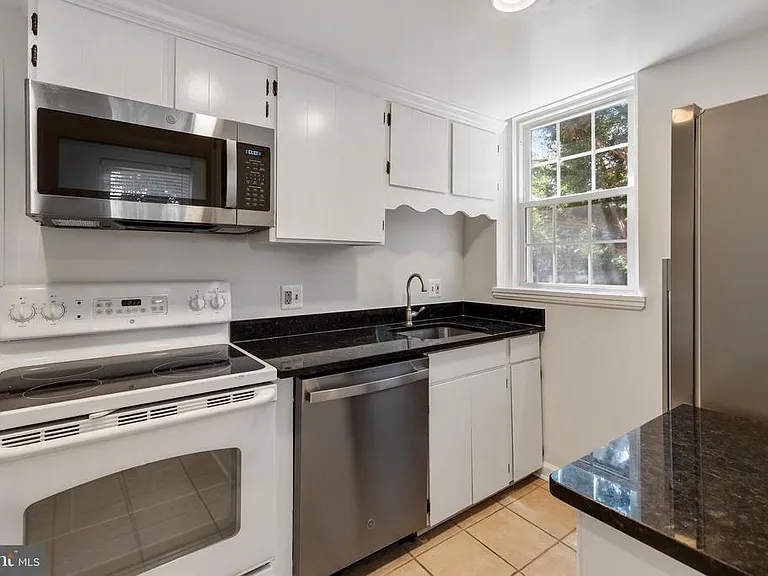 2804 S Abingdon St #A — Photo 5