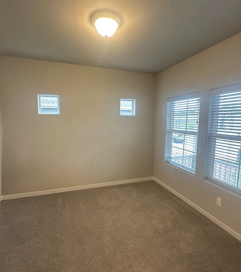 5 bed, 3.5 bath, 2741 sqft, $3,000 — Photo 3