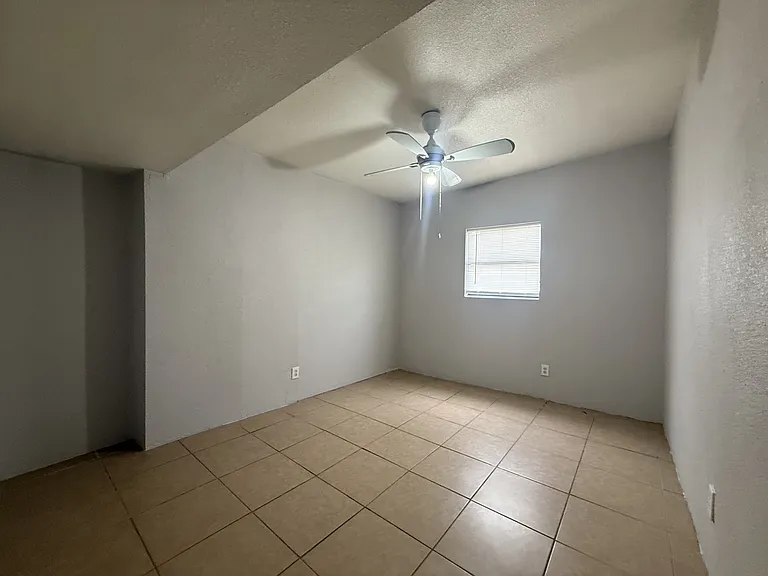 351 W Cortez Ave — Photo 6
