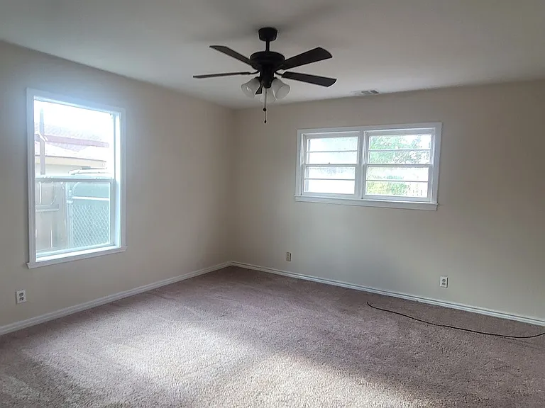 1807 Maple St — Photo 9