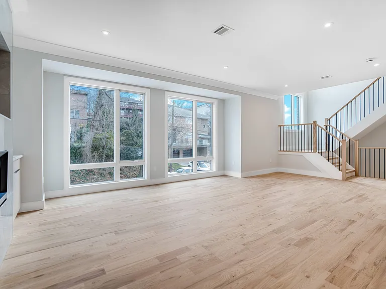 128 E Edsall Blvd #A — Photo 8