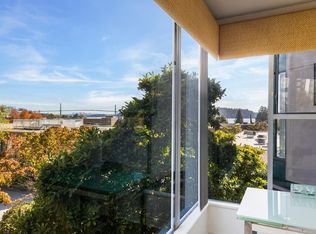 588 16th St #201, West Vancouver, BC V7V 3R7