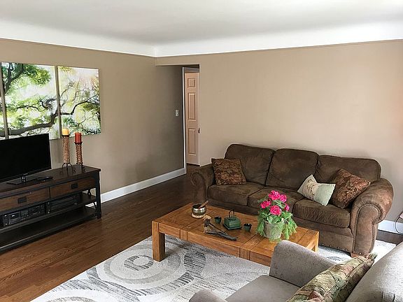 2nd image of 35136 Orangelawn St