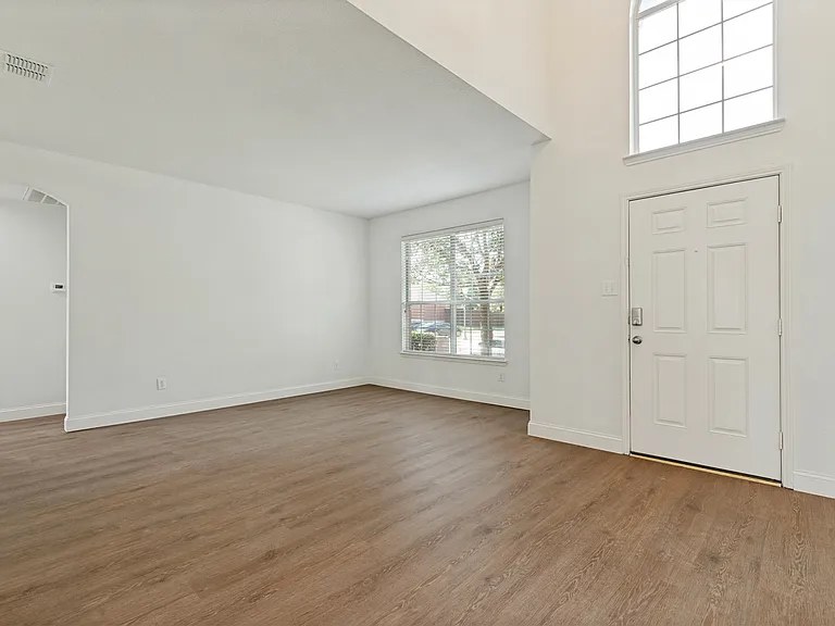 5925 Pine Meadow Ln — Photo 3