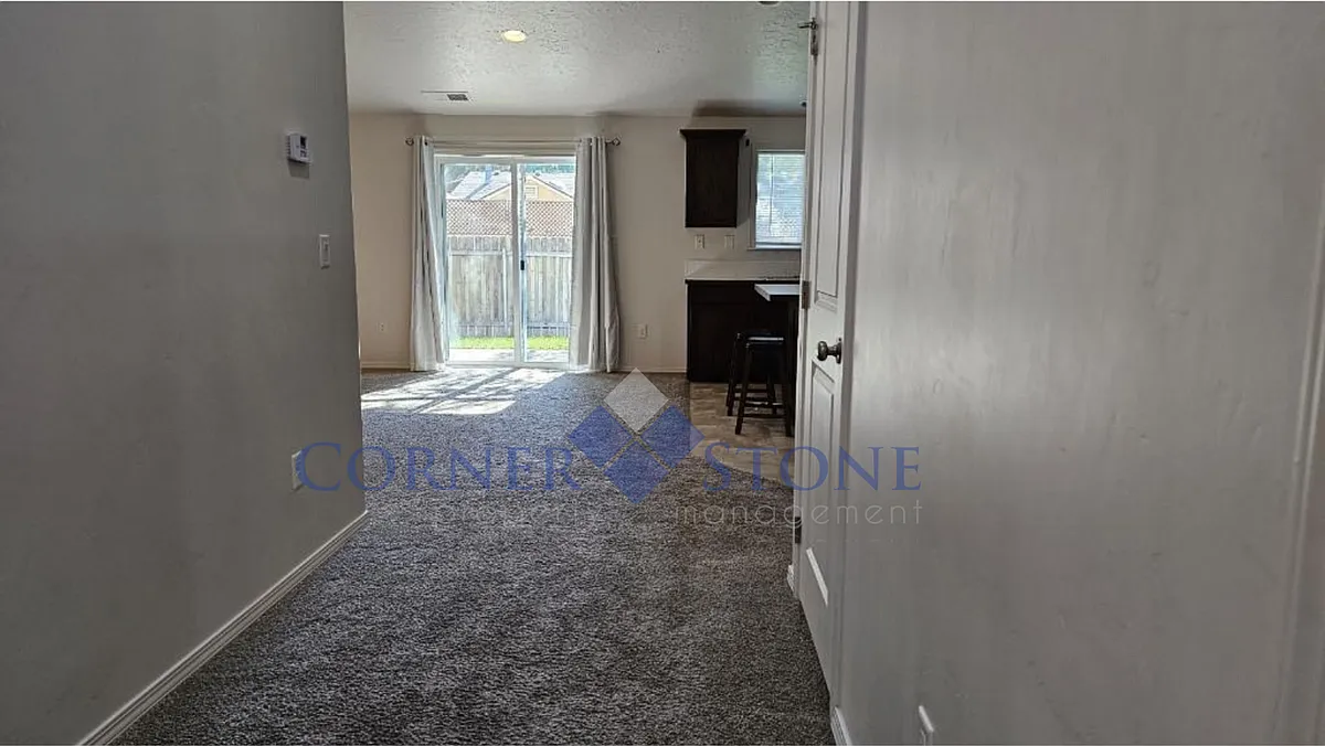 Building Photo - 616 S Carmen Ln