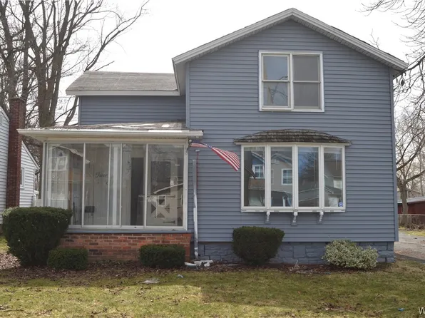 28 Minard St, Lockport, NY 14094