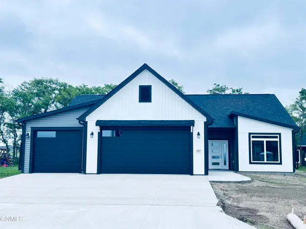 507 Mehrer Dr, Bismarck, ND 58504