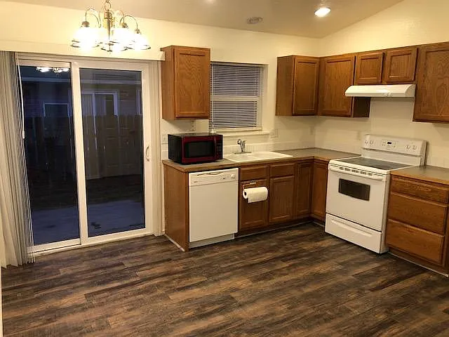 1192 SE Freedom Cir — Photo 2
