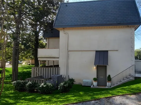 64 Chaumont Sq NW, Atlanta, GA 30327