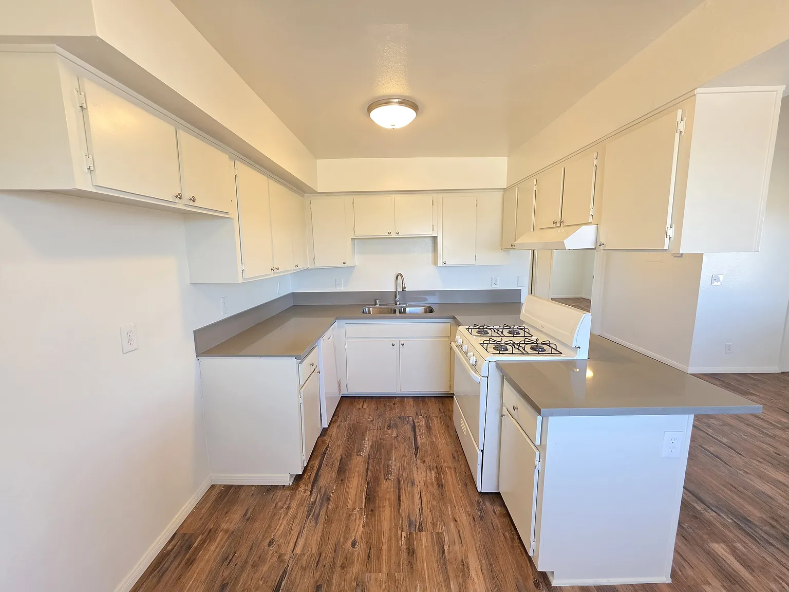 2 bed, 782 sqft, $1,375 — Photo 3