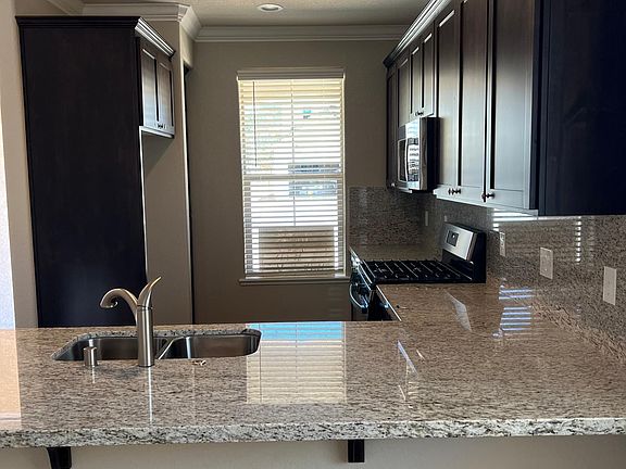 3rd image of 507 Lupine Dr