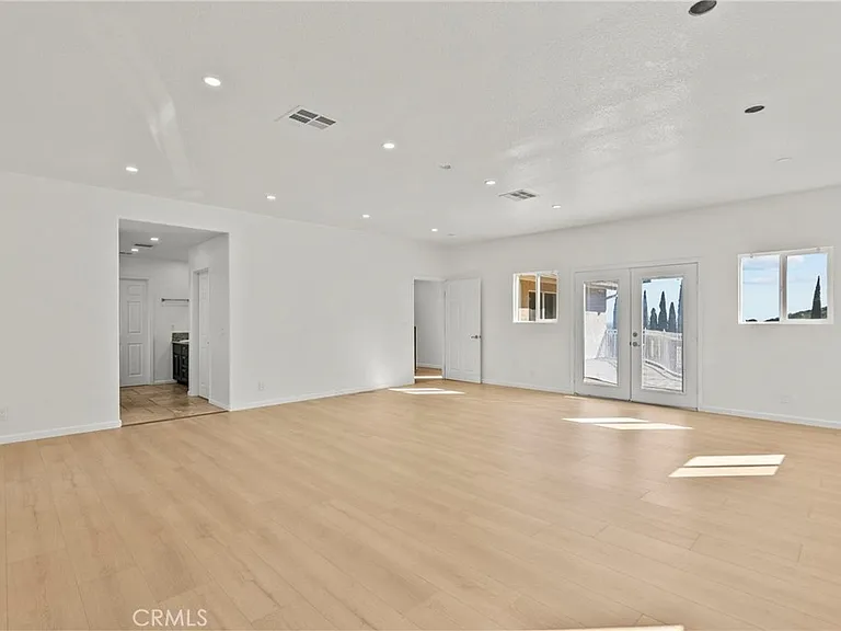 1138 Lakeview Dr — Photo 47