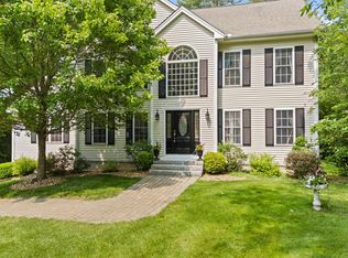 6 Evergreen Ln, Amherst, NH 03031