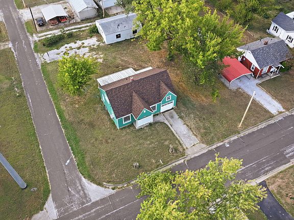 4th image of 2303 N Farmer Avenue