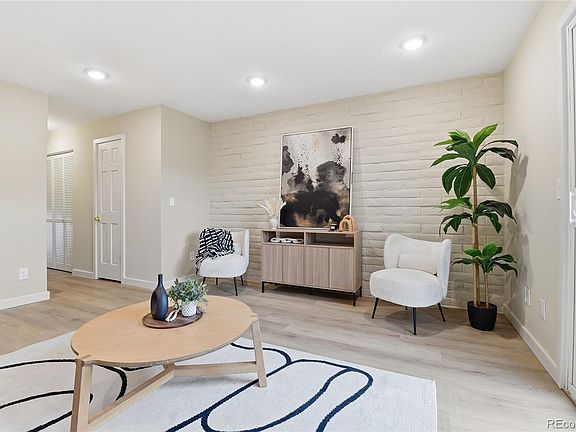 4th image of 1060 S Parker Road #27