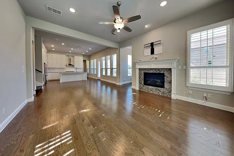 3 bed, 2.5 bath, 2868 sqft, $3,450 — Photo 2