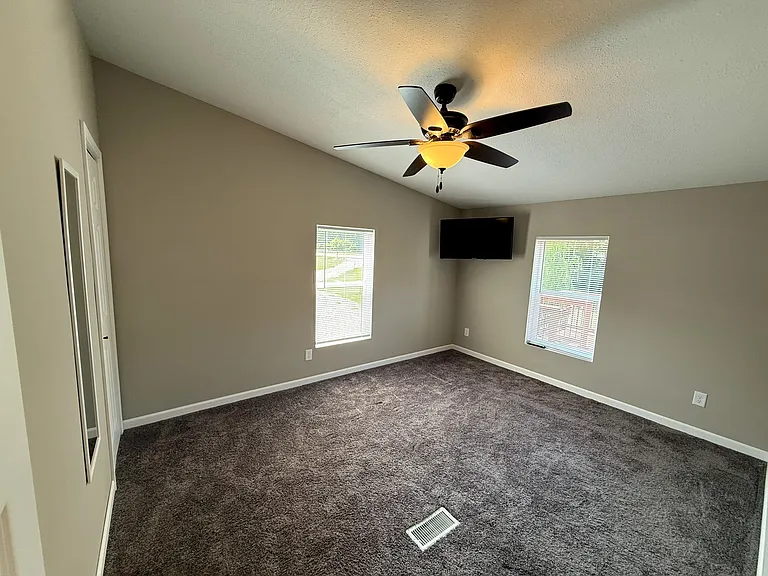 5693 E US Highway 40 — Photo 11