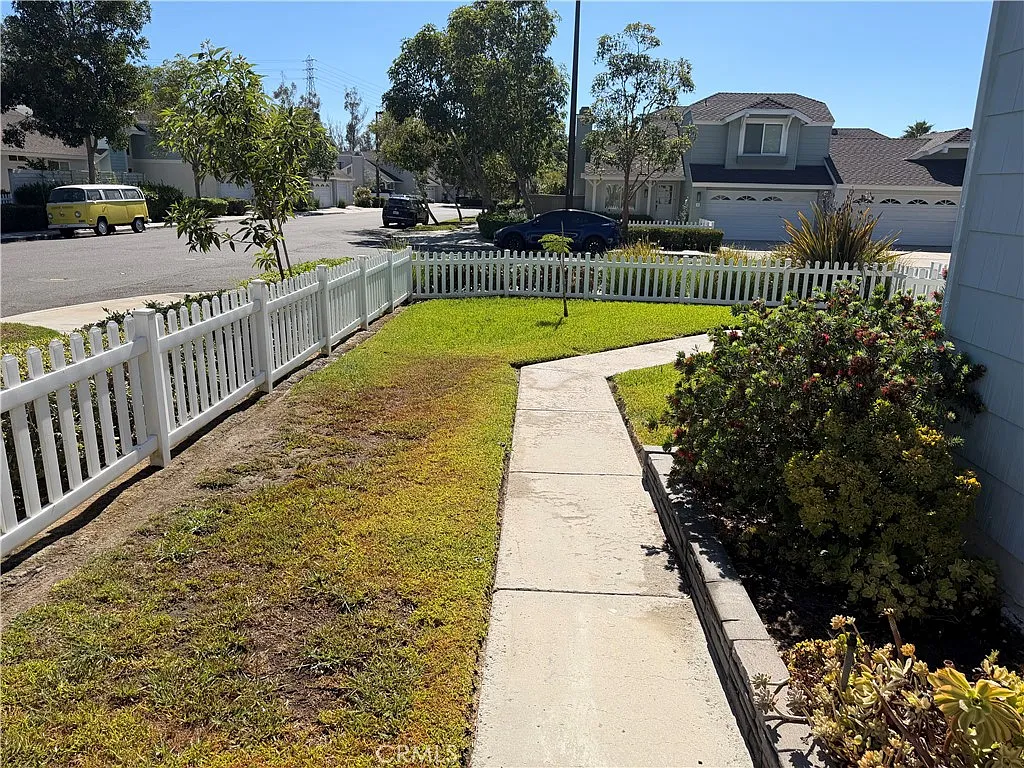 2 bed, 911 sqft, $4,000 — Photo 4