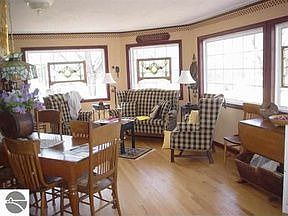 4th image of 1074 W Lake Dr