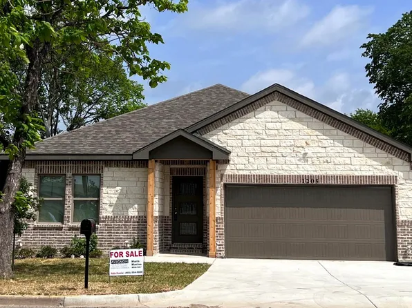 1205 E 1st North St, Kaufman, TX 75142