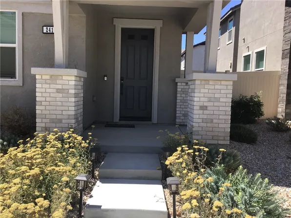 241 Black Walnut Ln, Palmdale, CA 93551