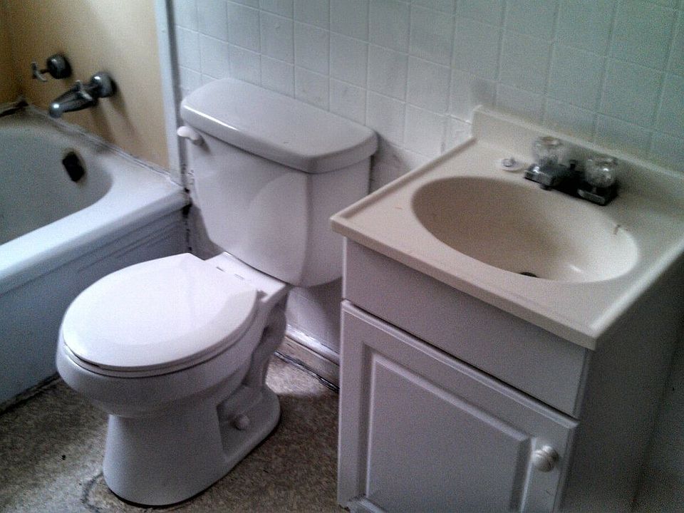 2nd image of 112 W Avenue A