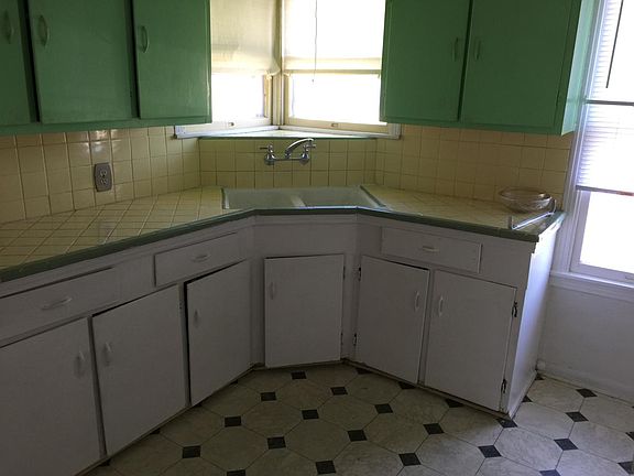 4th image of 342 Topeka Blvd #1