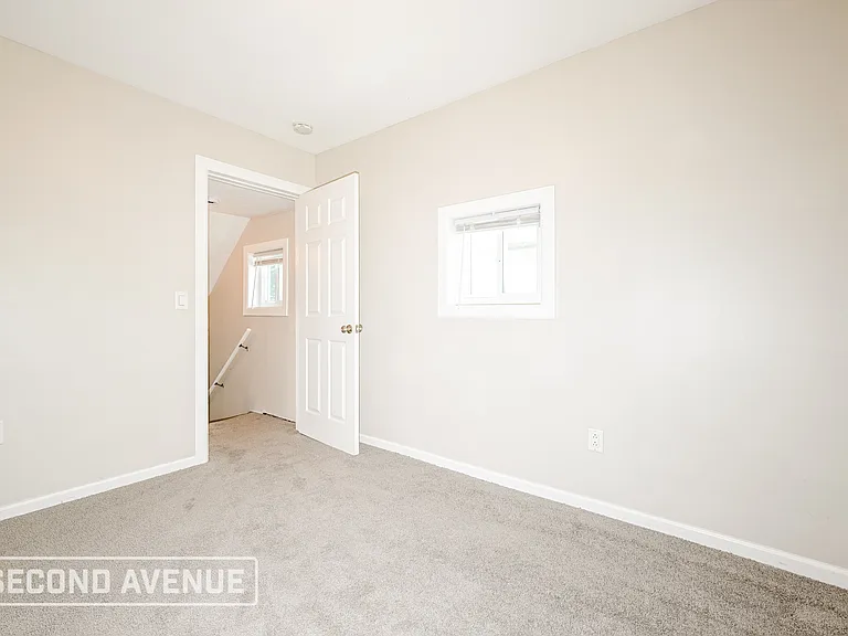 236 Grace Ave — Photo 18
