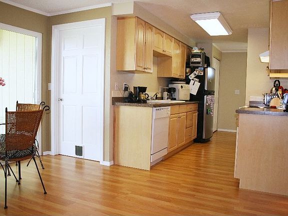 Kitchen & Dining area