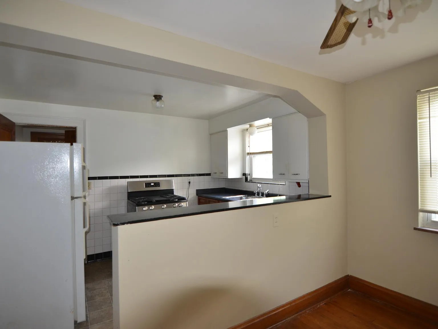 2 bed, 875 sqft, $1,295 — Photo 4
