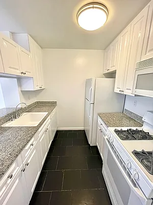 Rented by Addison Property Group | media 15