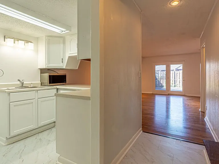 807 7th St #807 — Photo 3