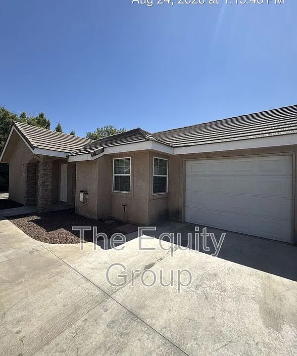 2302 N Vickie Ct