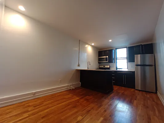 Rented by City Vista Inc | media 21