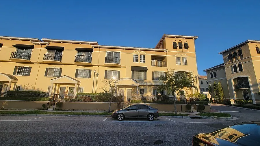 1 bed, 881 sqft, $2,500 — Photo 4