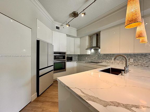 2nd image of 3001 NE 185th St APT 516