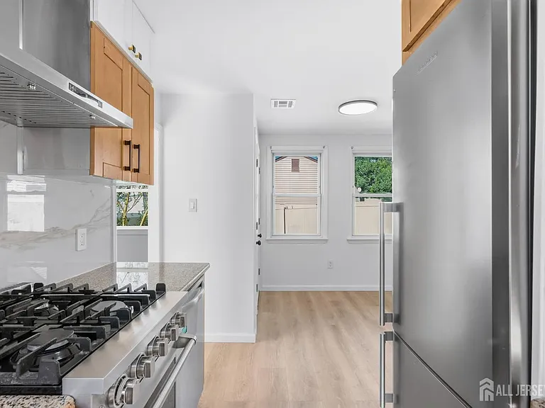250 Brookside Ave — Photo 7