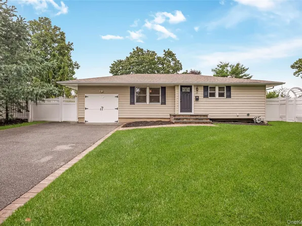 15 Dewey Road, Commack, NY 11725
