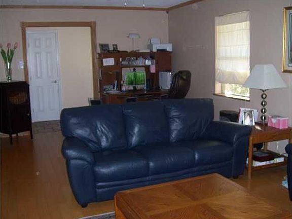4th image of 101 Harwell St