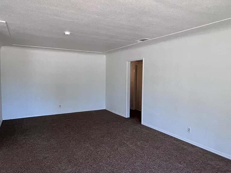 2905 E Lamona Ave — Photo 4