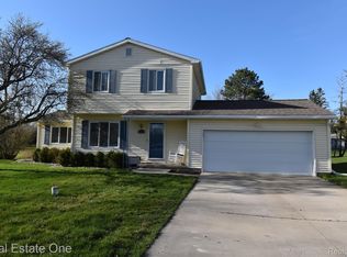 6051 Rocking Chair Rd, Grand Blanc, MI 48439