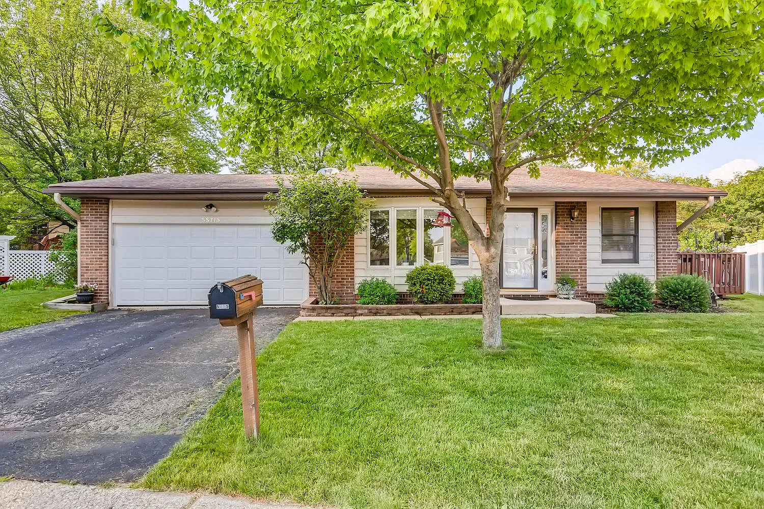 5S715 Starling Ct photo 1